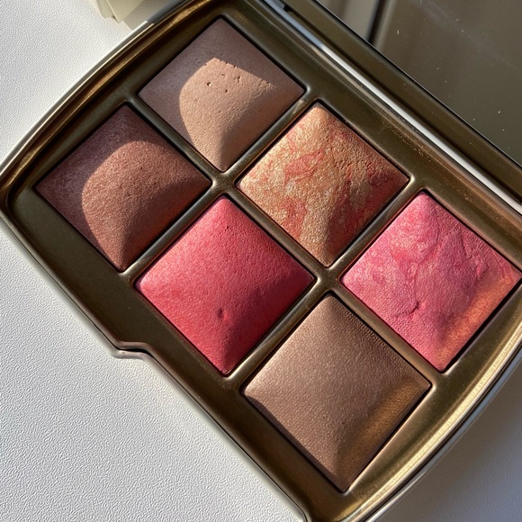 HOURGLASS Ambient lighting Evil Eye Palette - Picture 6 of 11